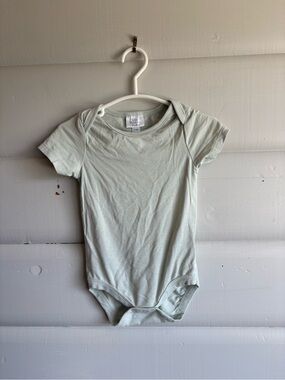 3/$25 Très Beau et Belle Modal Baby Bodysuit Sage Green 6–9M Soft Baby Boy